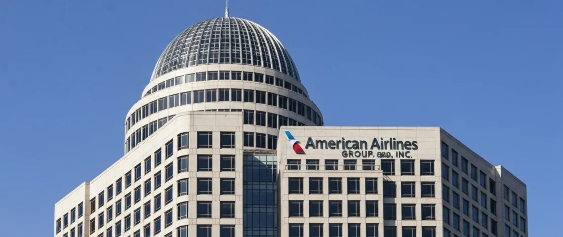 American Airlines flies into headwinds — but the chart says buy
